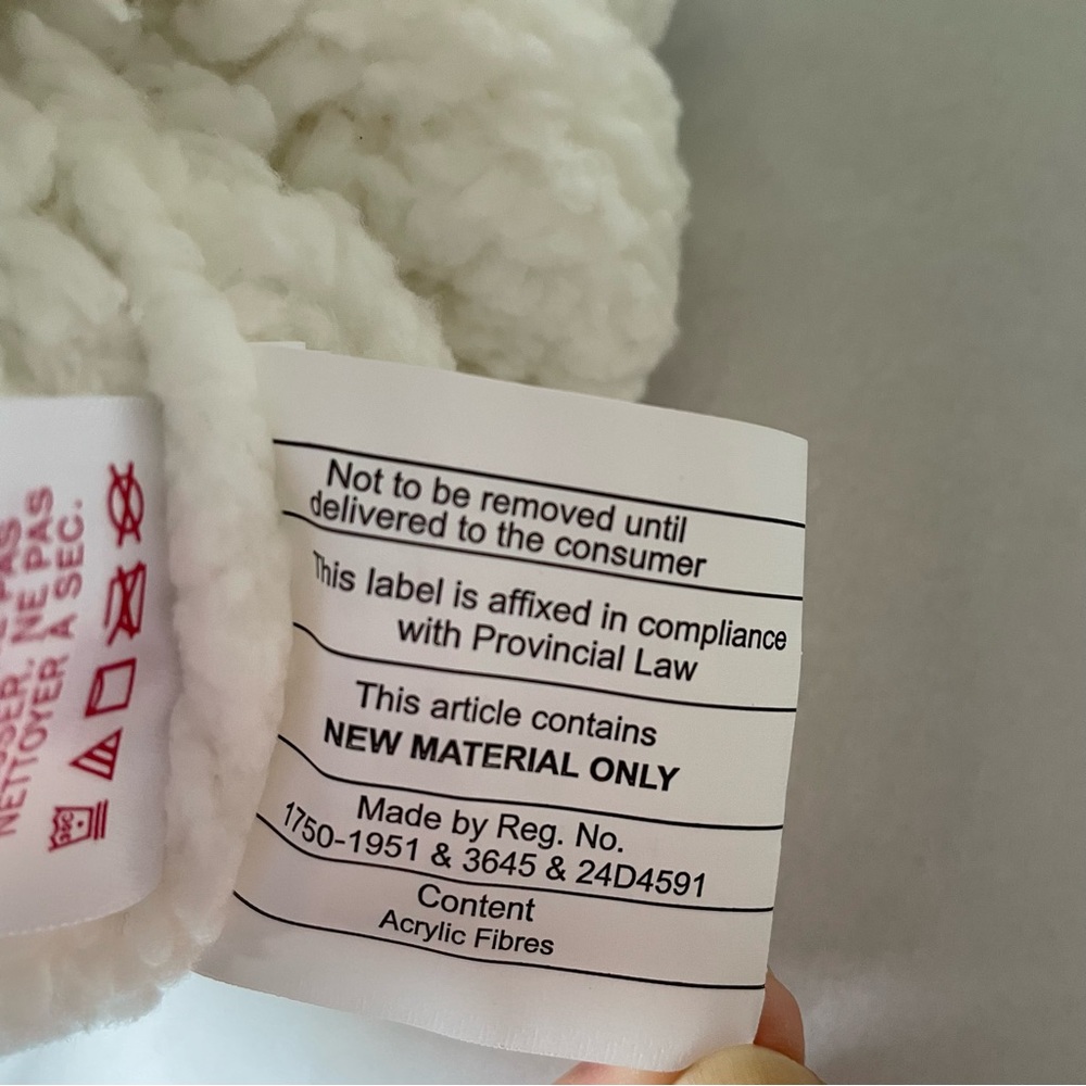Canadiana Pompom Beanie Hat Sherpa Lined Thick Snow Knit Cap ONE Size, New - Picture 8 of 8